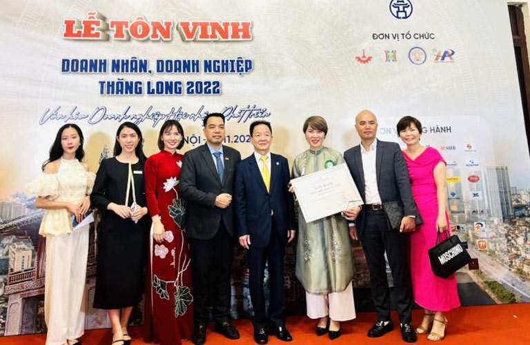 Ever Việt Nam vinh dự được nhận giảu thưởng tôn vinh doanh nhân, doanh nghiệp Thăng Long 2022