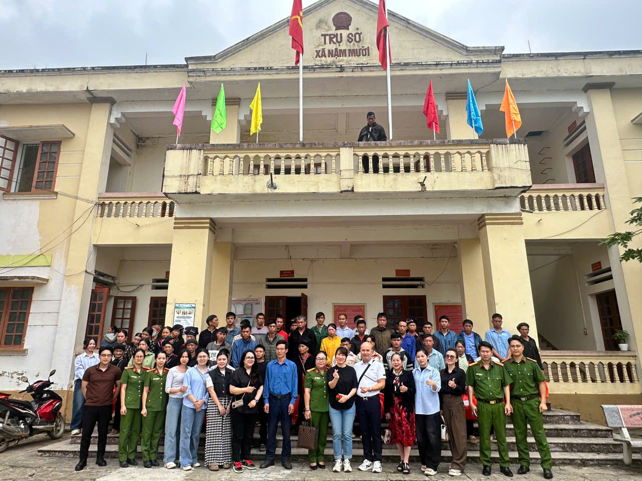 Sự hỗ trợ nhiệt tình của các đồng chí Công an huyện Văn Chấn và chính quyền các xã đã tạo điều kiện và đồng hành cùng đoàn trong suốt chuyến đi